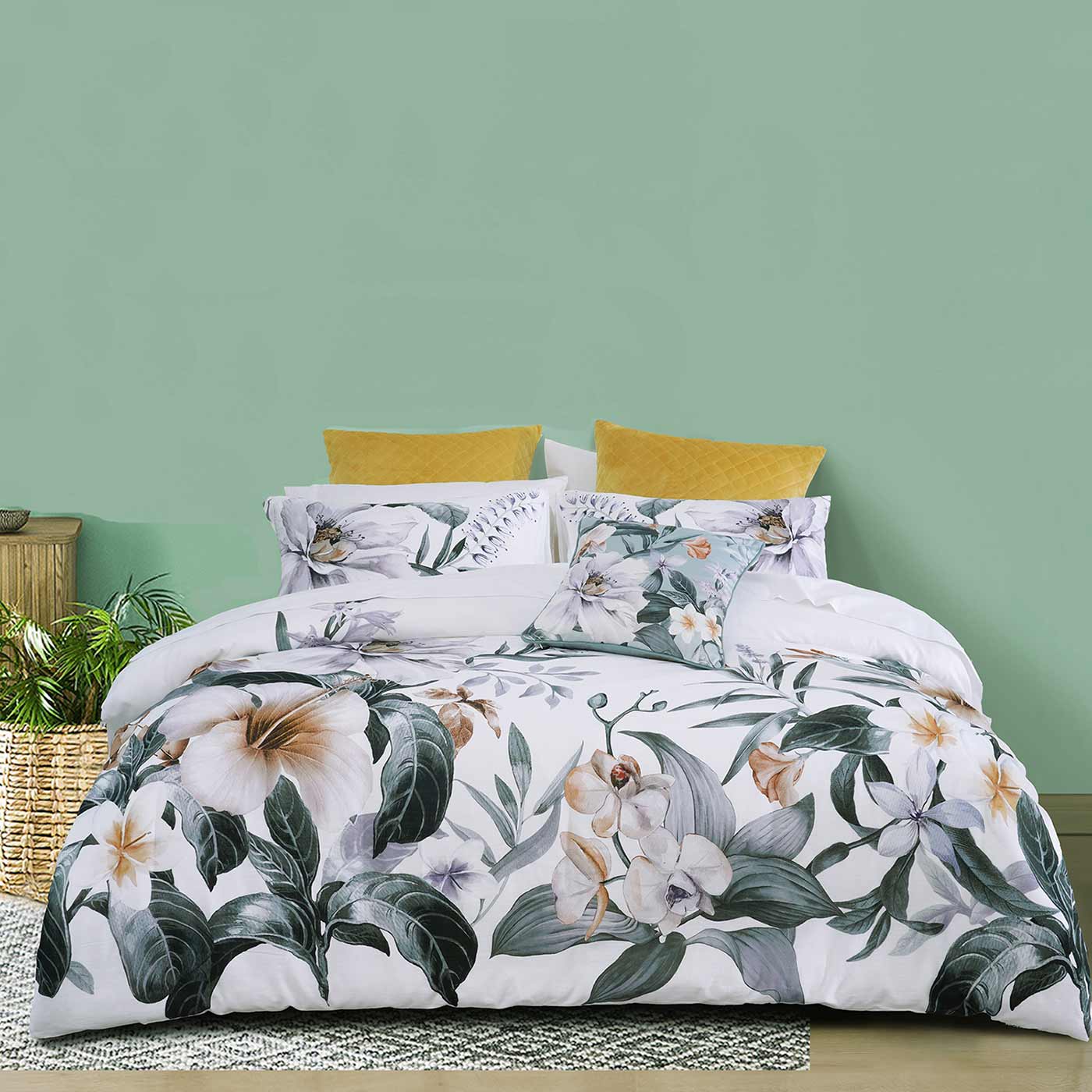 Printed on a gorgeous linen look cotton fabric, this beautiful floral design features stunning green tones that are depicted in the leaves which are scattered across the bed. Add the coordinate printed velvet cushion to complete the look.