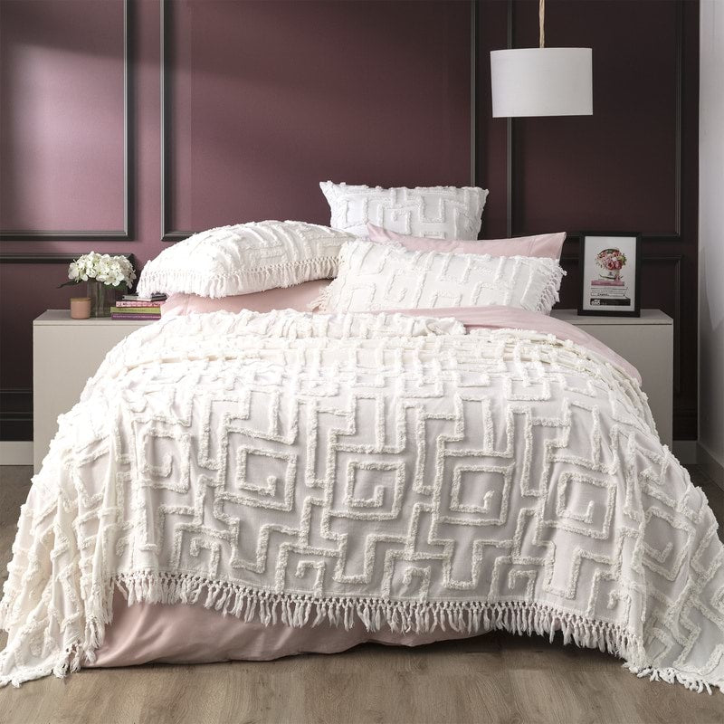 Trending the cotton chenille tufted features. Our Riley Bedcovers are beautiful and perfect with intricate pattern which is soft to touch. A fabulous crochet fringe edging and tufted grid pattern, these bed cover set accent vintage decor. Our Riley range undergoes an innovative garment washing process that results in the ultimate vintage softness.