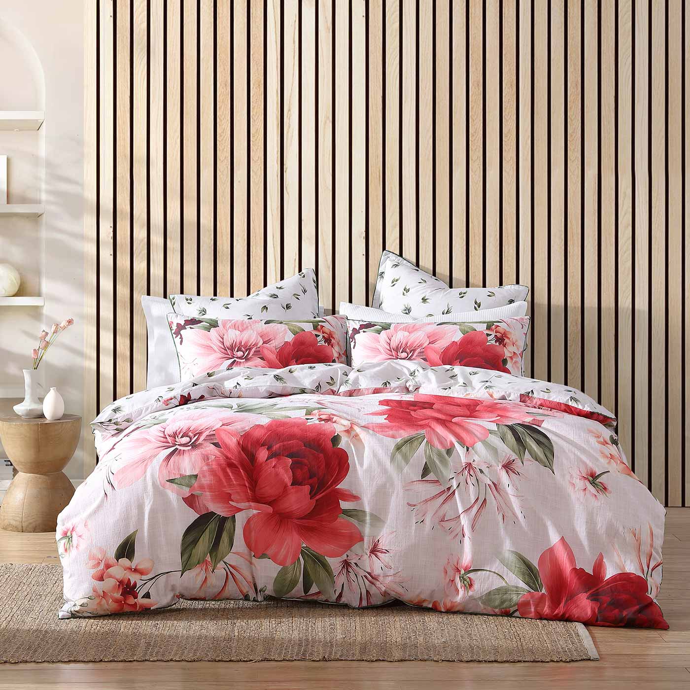 Crafted with a linen-textured ground and vibrant florals, the Phoebe Rose Quilt Cover Set provides a summery feel to your bedroom.