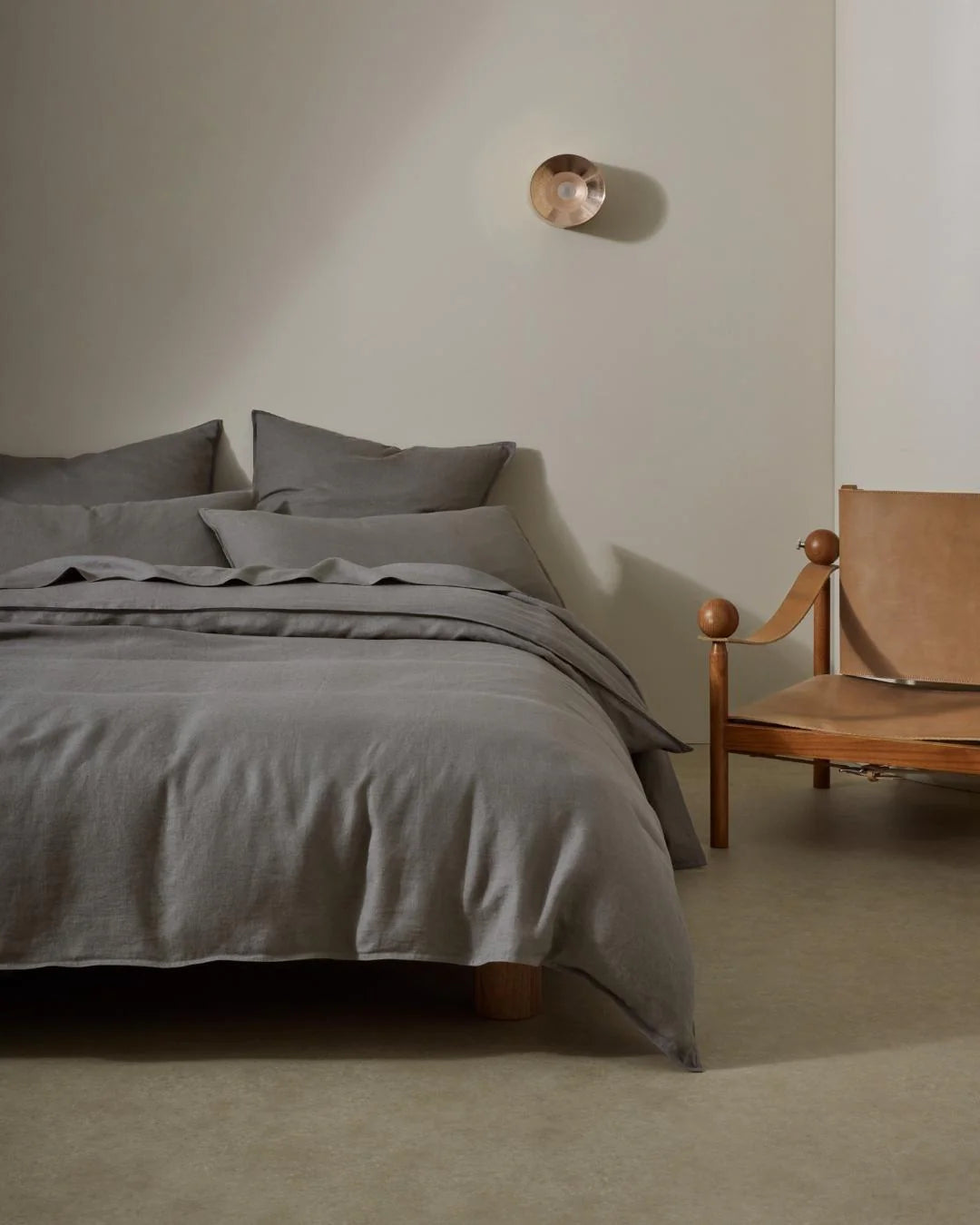 Crafted from the highest quality French Flax Linen, each product from the Ravello range is prewashed and aero finished for a unique and luxuriously soft, relaxed feel, making it a dream to rest and relax in.  The Charcoal colourway is perfect for those wanting a mid-toned, sophisticated grey to add depth, or match a dark or cool-toned bedroom.