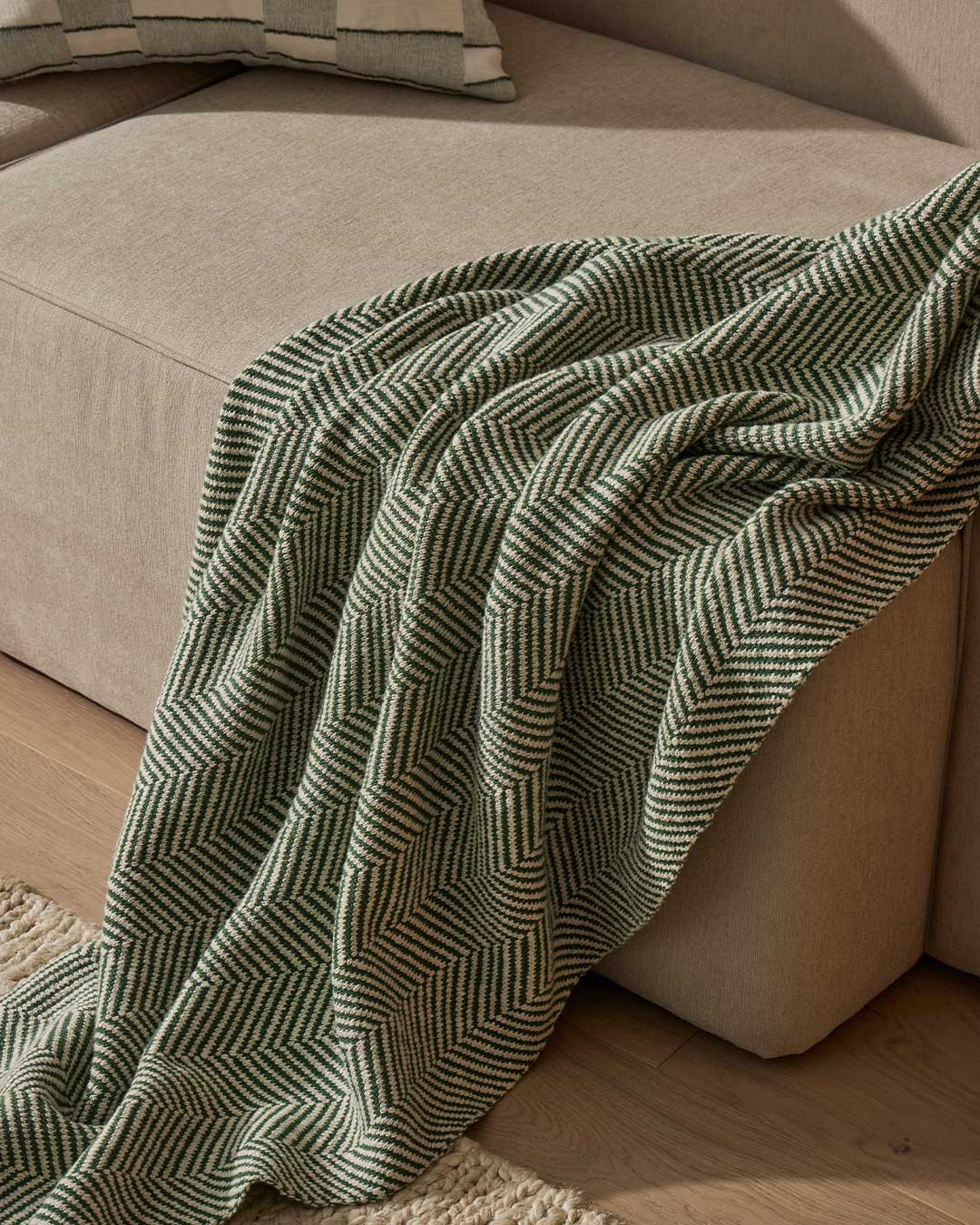 Made from 100% cotton, Solano is a beautifully soft, herringbone throw with a bouclé reverse for a sophisticated style.