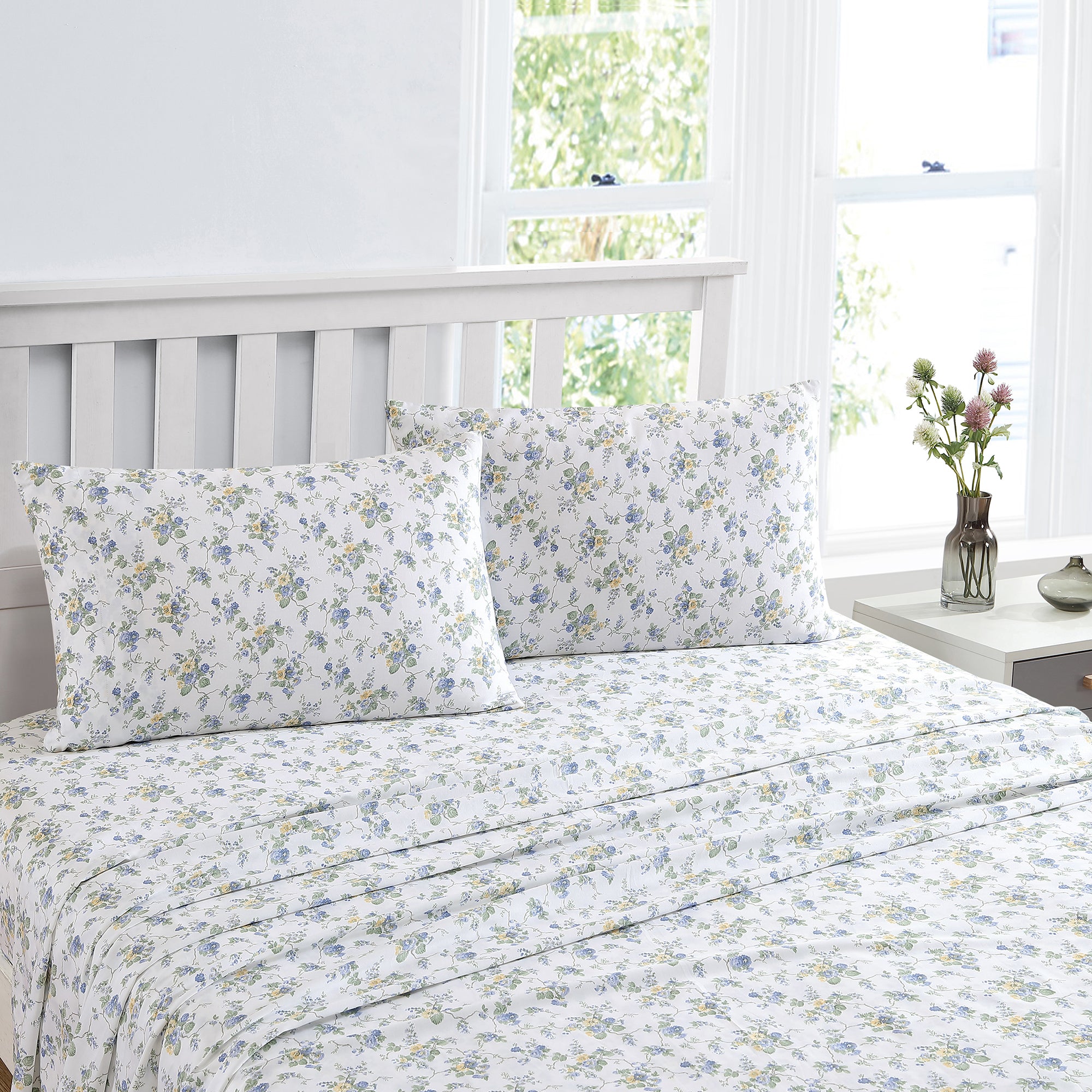 The Le Fleur 375THC Cotton Sheet Set by Laura Ashley offers a luxurious look for your bedroom. Crafted with 100% cotton sateen and a 375 thread count, you can enjoy the softness of its petite floral print in a fresh palette of blue and yellow on white ground with sage accents. Add a contemporary floral vibe to your interior with this stylish sheet set.