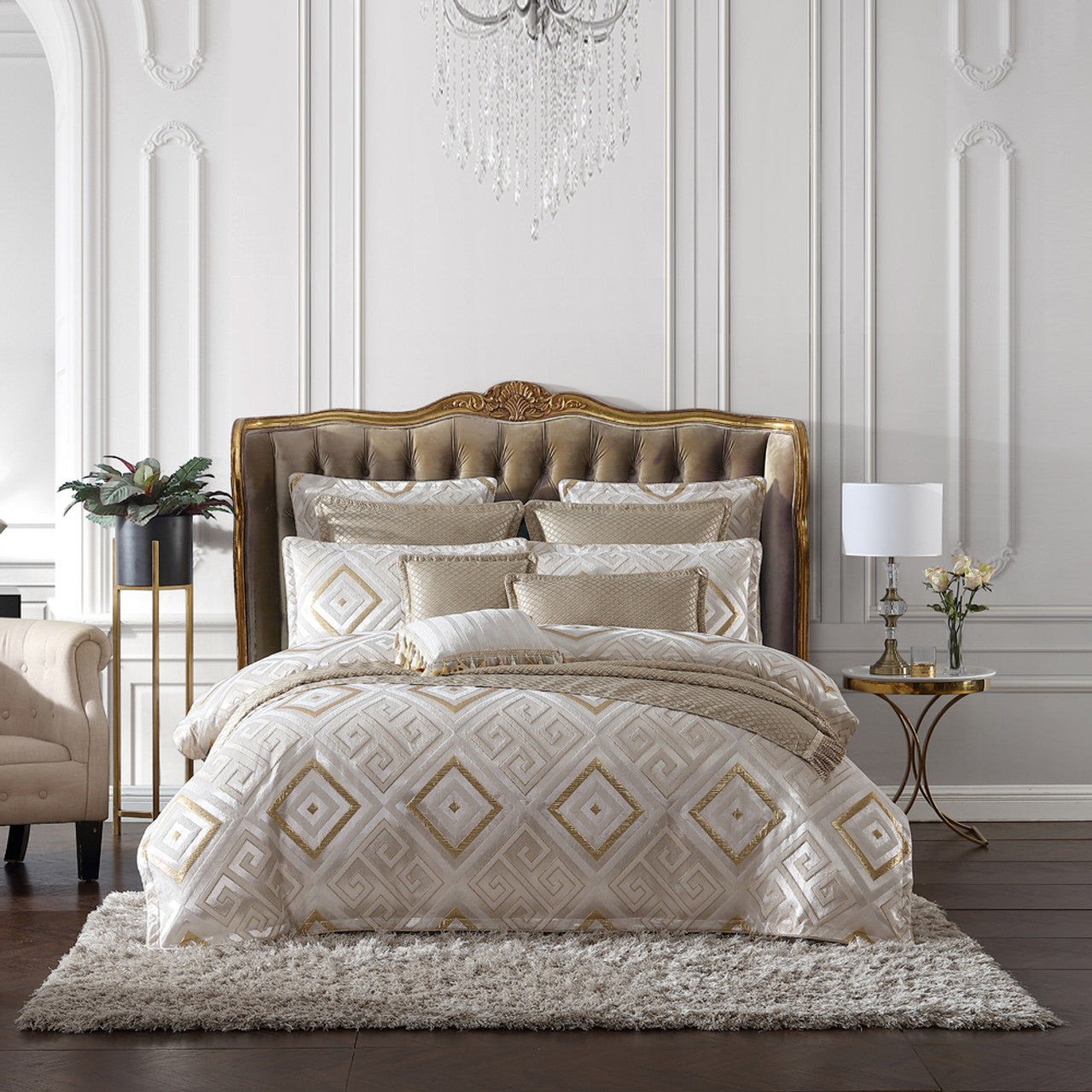 Elevate your bedroom with the opulent charm of the Davinci Santos Snow Bed Quilt Cover Set. This exquisite ensemble makes a statement of affluence and sophistication. The striking gold metallic accents beautifully illuminate the richly textured chenille fabric, featuring a traditional Greek key motif.