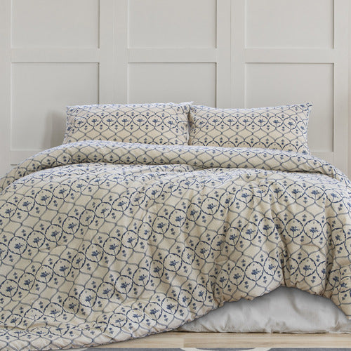 Perfect for any home looking for that classic Mediterranean flair, Ardor's Tosca Comforter Set is a must-have for every relaxing home. Inspired by the classic beauty of Italy's stunning Amalfi coast, this cozy set brings those dreamy vacation vibes right to your humble abode.