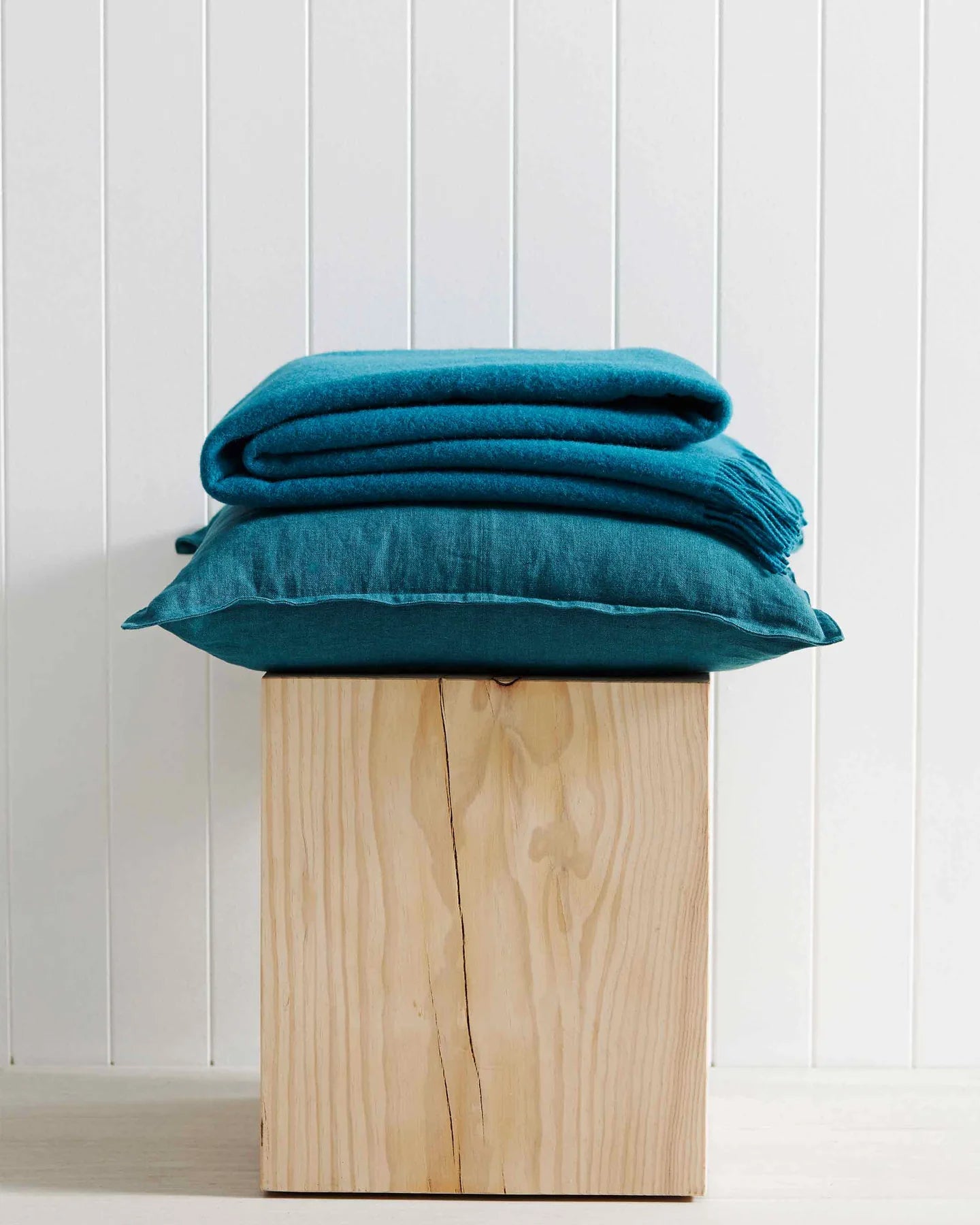 Made from 100% New Zealand lambswool, Nevis throw blankets in turquoise are simply luxurious. All of our throws make the perfect companion over cooler days and nights, and can also be enjoyed outdoors