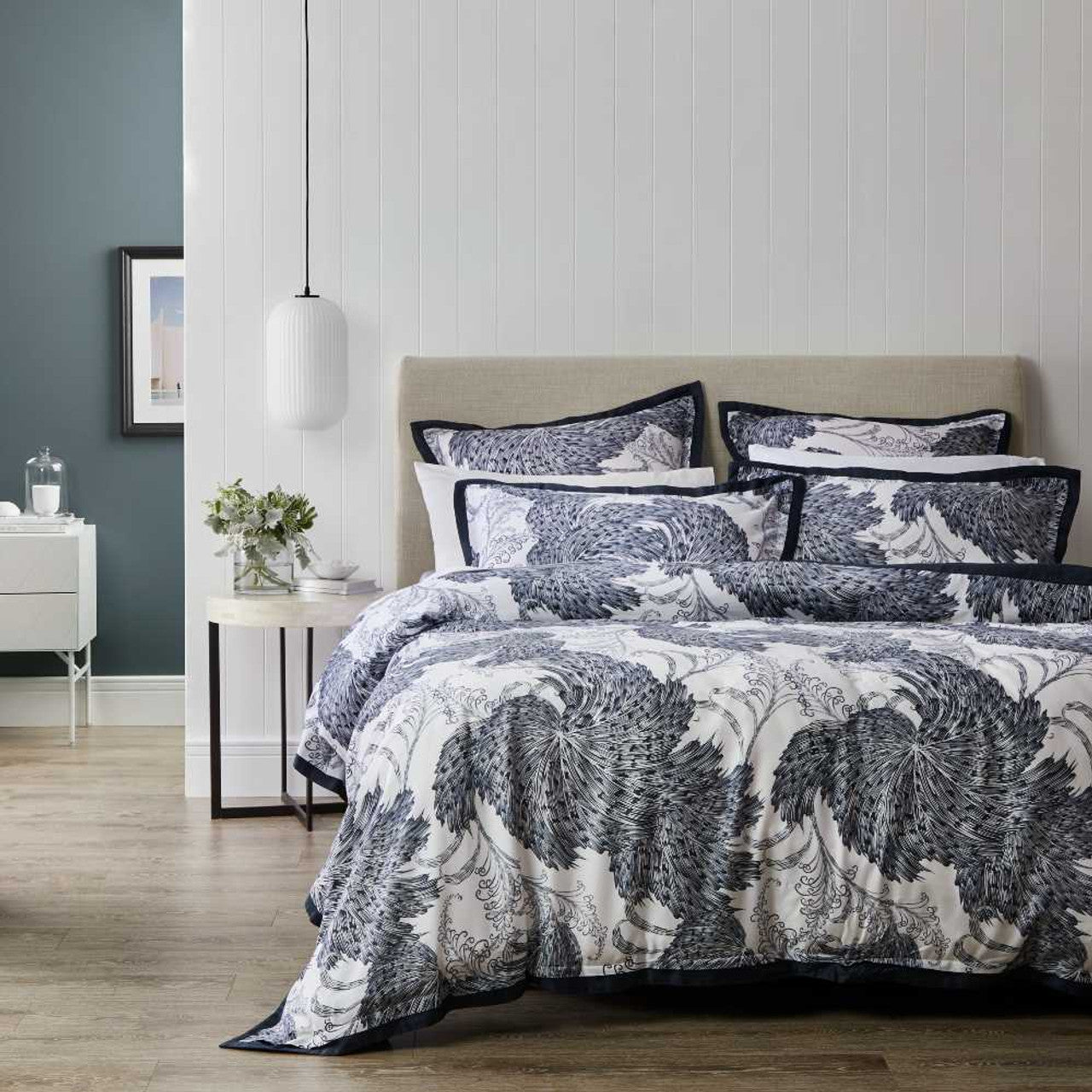 Step into a world of luxurious resort-style living with the Sago Ink Bed Quilt Cover Set from Private Collection. This exquisite set offers a monochromatic escape, immersing you in an atmosphere of opulence. The design showcases oversized hand-drawn elements in striking navy and crisp white, creating a bold and captivating visual statement. 
