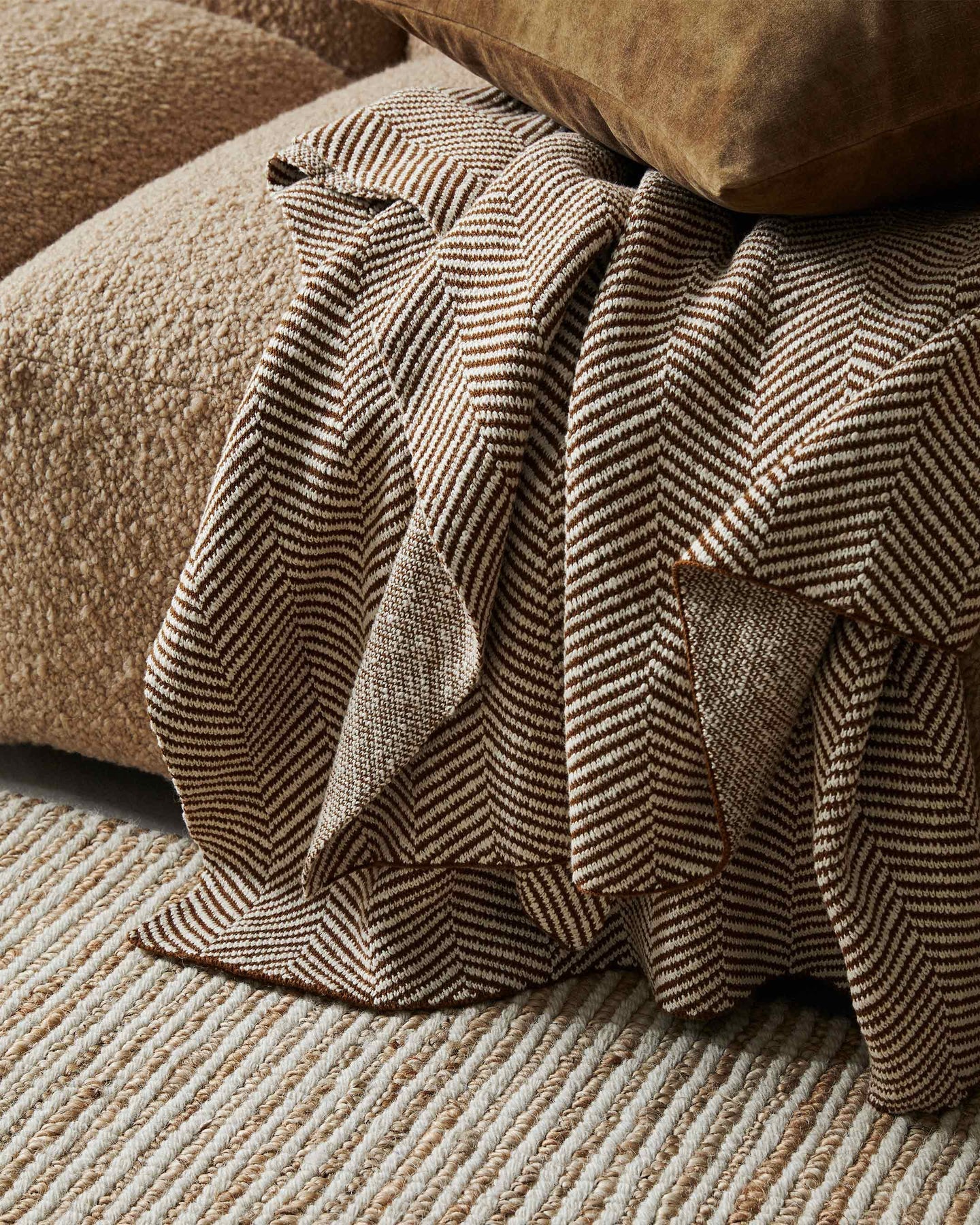 Made from 100% cotton, Solano is a beautifully soft, herringbone throw with a bouclé reverse for a sophisticated style.