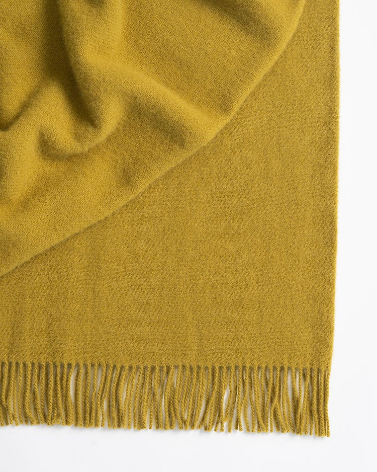 Made from 100% New Zealand lambswool, Nevis throw blankets in chartreuse are simply luxurious. All of our throws make the perfect companion over cooler days and nights, and can also be enjoyed outdoors