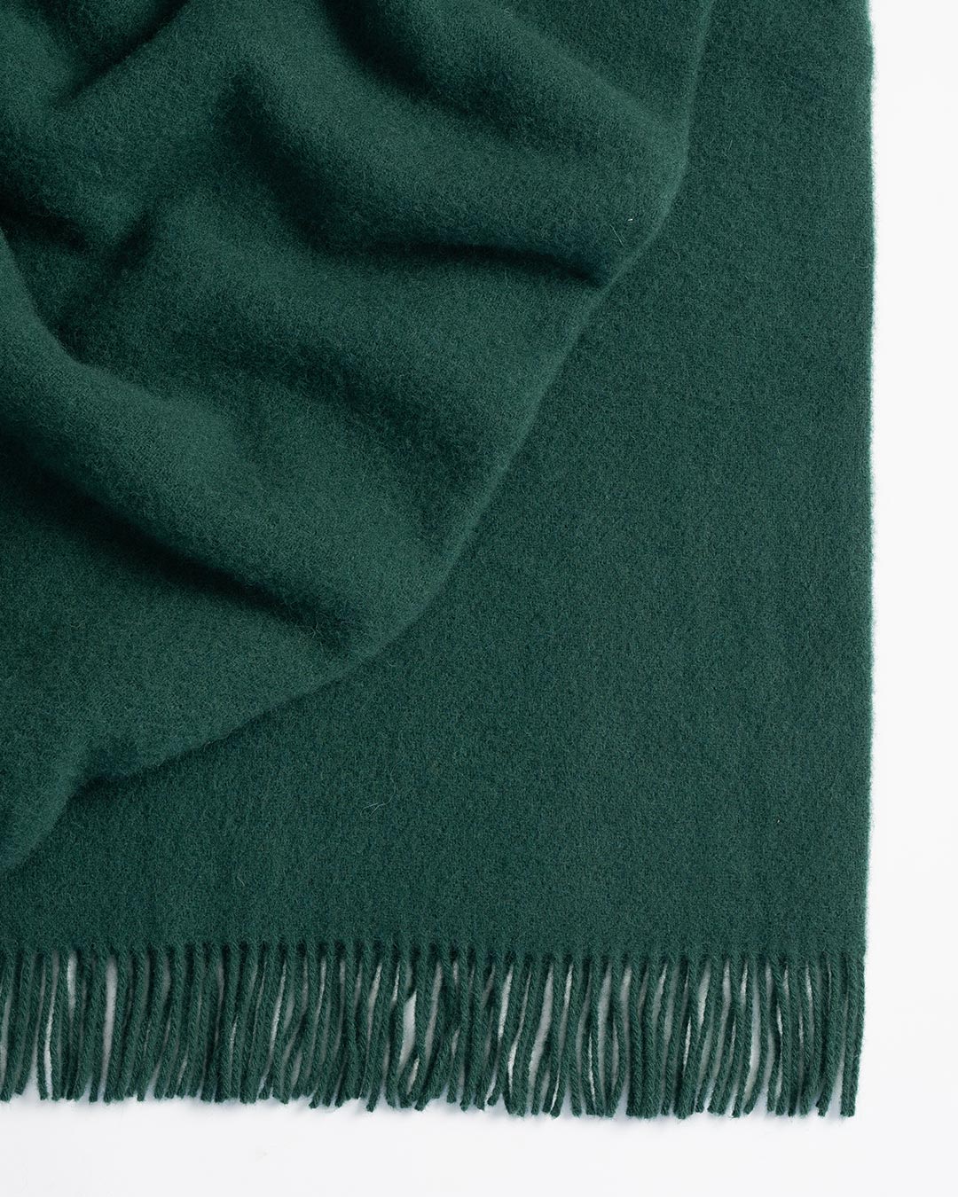 Made from 100% New Zealand lambswool, Nevis throw blankets in forest are simply luxurious. All of our throws make the perfect companion over cooler days and nights, and can also be enjoyed outdoors