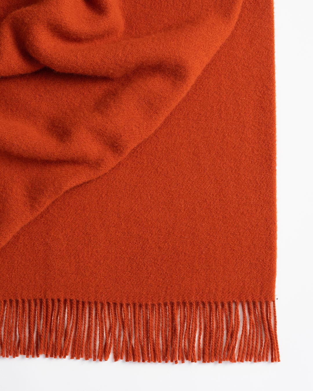 Made from 100% New Zealand lambswool, Nevis throw blankets in umber are simply luxurious. All of our throws make the perfect companion over cooler days and nights, and can also be enjoyed outdoors
