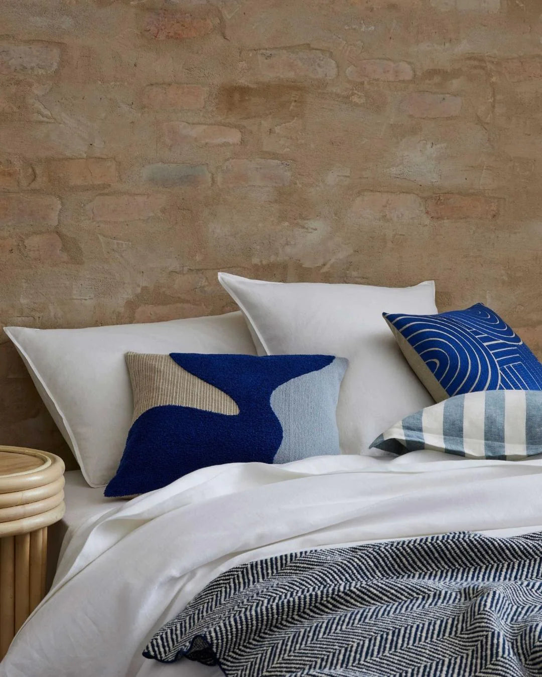 Take a look at our selection of pillowcases and pillow slips, designed to provide you with exceptional comfort during your sleep. We offer a variety of materials to choose from, such as linen, cotton, bamboo, and pure silk.