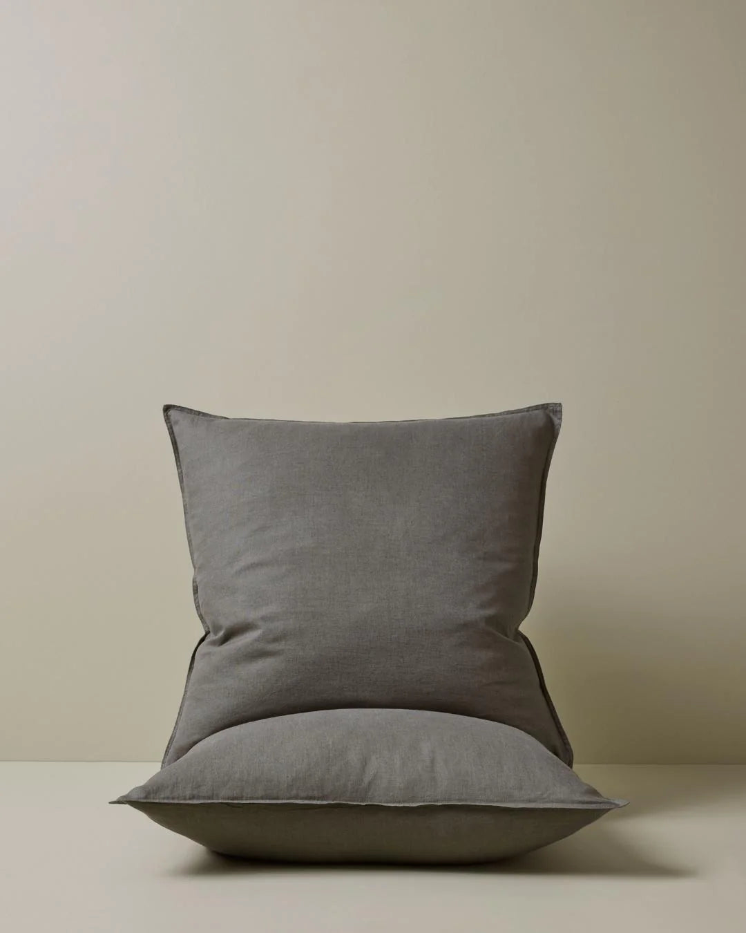 Crafted from the highest quality French Flax Linen, each product from the Ravello range is prewashed and aero finished for a unique and luxuriously soft, relaxed feel, making it a dream to rest and relax on.  The Charcoal colourway is perfect for those wanting a mid-toned, sophisticated grey to add depth, or match a dark or cool-toned bedroom.