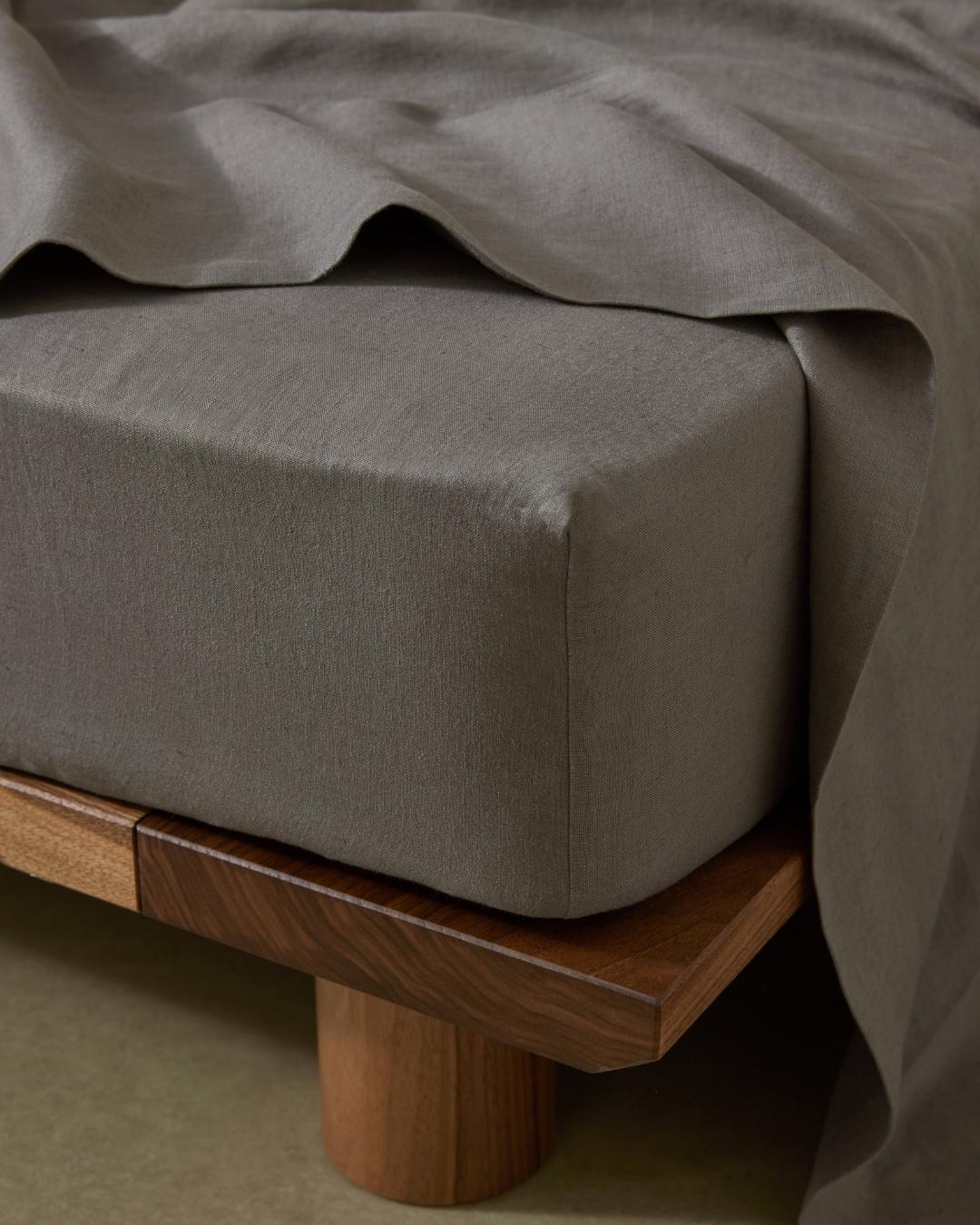 Cover your mattress with soft, luxurious linen with the Ravello Fitted Sheet.  The Charcoal colourway is perfect for those wanting a mid-toned, sophisticated grey to add depth, or match a dark or cool-toned bedroom.
