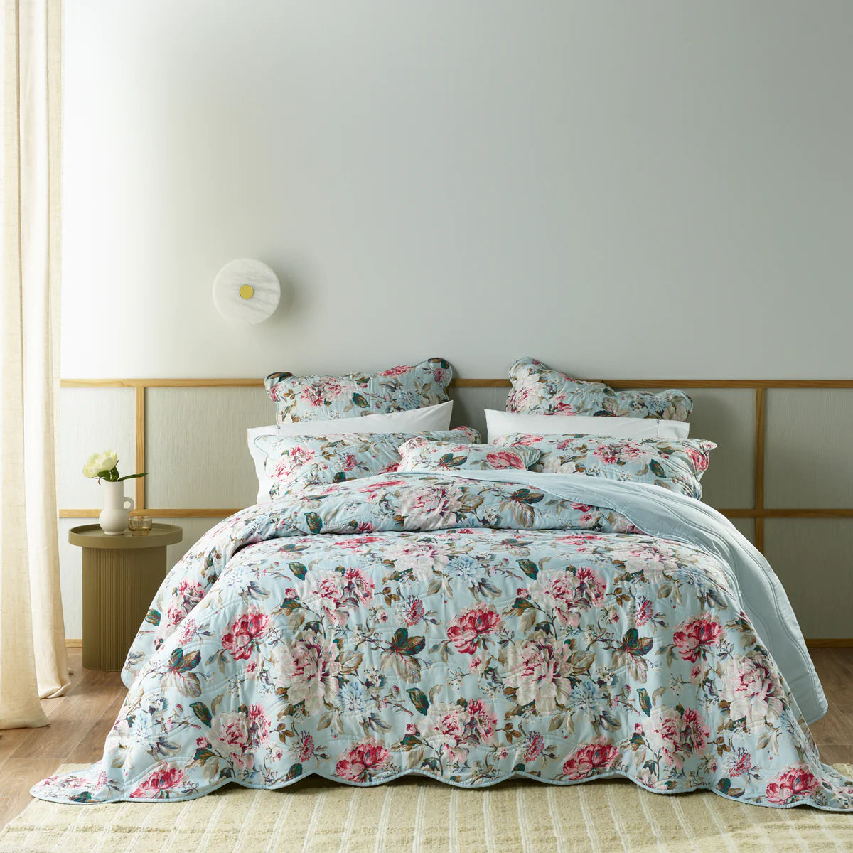 Indulge in the allure of this bedspread, as it transforms your bedroom into a sanctuary of charm and sophistication. 